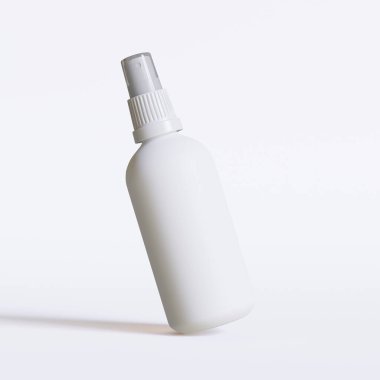 Beyaz arka planda izole edilmiş antiseptik sprey şişesi 3 boyutlu illüstrasyon