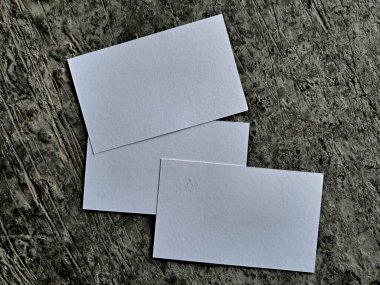 Zeminde beyaz kartvizit rengi