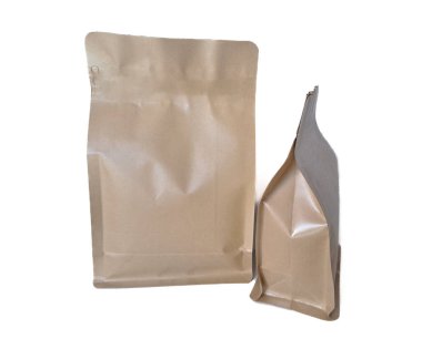 Model koleksiyonu için beyaz arkaplan üzerinde kese ambalajı kahverengi