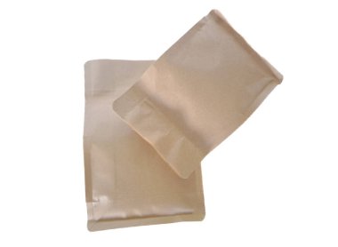 Model koleksiyonu için beyaz arkaplan üzerinde kese ambalajı kahverengi