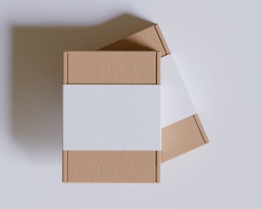 Gri arkaplanda beyaz etiketli kahverengi karton kutular