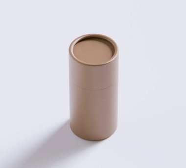 Kahverengi kağıt tüp modelleri beyaz arka planda izole edildi. Boş el işi karton dairesel gerçekçi tüp dokusu. Ürün markalaşması için kapaklı silindirik bir kap