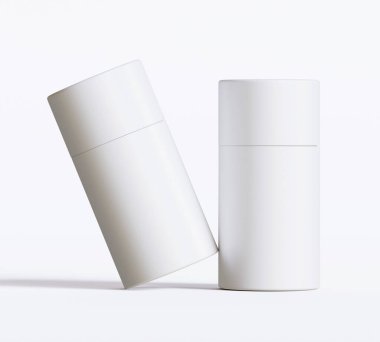 Beyaz kağıttan tüp modelleri beyaz arka planda izole edildi. Boş el işi karton dairesel gerçekçi tüp dokusu. Ürün markalaşması için kapaklı silindirik bir kap