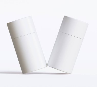 Beyaz kağıttan tüp modelleri beyaz arka planda izole edildi. Boş el işi karton dairesel gerçekçi tüp dokusu. Ürün markalaşması için kapaklı silindirik bir kap