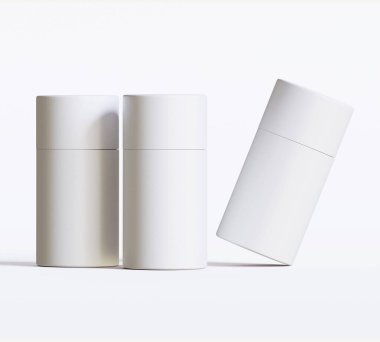 Beyaz kağıttan tüp modelleri beyaz arka planda izole edildi. Boş el işi karton dairesel gerçekçi tüp dokusu. Ürün markalaşması için kapaklı silindirik bir kap