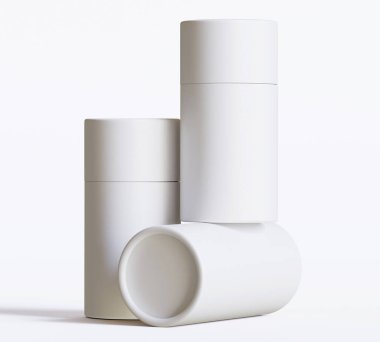 Beyaz kağıttan tüp modelleri beyaz arka planda izole edildi. Boş el işi karton dairesel gerçekçi tüp dokusu. Ürün markalaşması için kapaklı silindirik bir kap