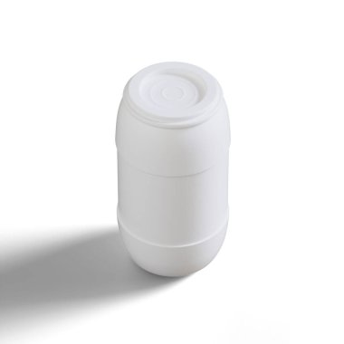 Gerçekçi plastik konteynır fıçısı, beyaz arkaplanda izole edilmiş üç boyutlu resimleme