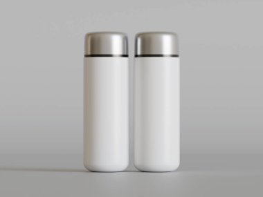 Yalıtılmış şişe ya da bardak suyu izole edilmiş arka plan