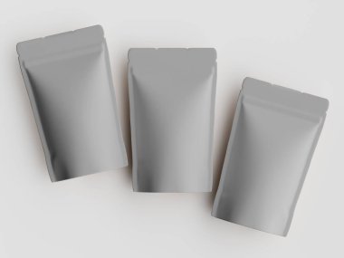 Açık gri, dikdörtgen ambalaj kesesi beyaz arka planda yatay bir sırada dizilir. Keseler pürüzsüz, mat bir malzemeden yapılmış gibi görünüyor. Aydınlatma parlak ve eşit, belirgin bir gölge yaratmıyor. Genel biçim 