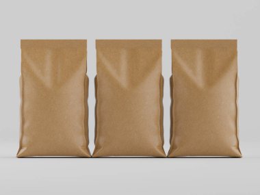 Tarafsız bir arkaplanda, yiyecek veya diğer ürünler için olması muhtemel üç kese kağıdı üst üste sergileniyor. Torbaların düz, mat bir yüzeyi ve açık bej rengi var. Aydınlatma düzgün ve parlak, güçlü gölgeler yaratmıyor. Kompoziti.