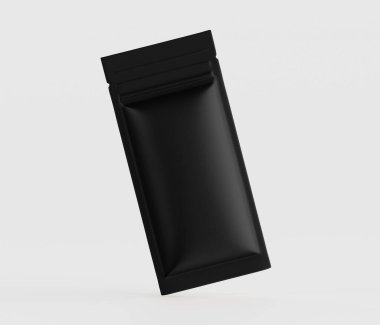 Siyah, mat, dikdörtgen yiyecek ambalajlama ürünü, düz gri arka planda sergilenir. Paket, folyo ya da plastik torba gibi esnek bir maddeye benziyor. Basit, temiz ve koyu tonlu bir tasarımı var, muhtemelen bir ürün için. 