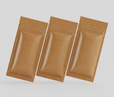 Tarafsız gri arka planda üç açık kahverengi kağıt kesesi dörtte üç açıyla gösteriliyor. Keselerin pürüzsüz ve hafif yansıtıcı bir yüzeyi var. Dikdörtgendir ve kenarı kapalıdır. Işıklar eşit, güçlü gölgeler oluşturmuyor.