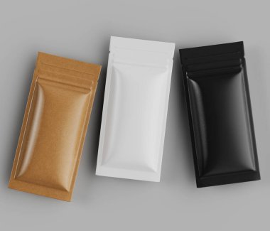 Tarafsız gri bir arkaplanda üç küçük, dikdörtgen renkli torba sergilenir. Kese pürüzsüz ve parlak bir maddeden yapılmış gibi görünüyor. Keselerin düz, uzun bir şekli ve kapalı, katlanmış kenarları var. Renkler 