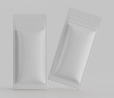 Açık gri arka planda iki boş, beyaz, dikdörtgen ambalaj torbası sergileniyor. Kese parlak ve dokusu hafifçe yükselmiş. Çeşitli ürünleri tutabileceklerini düşündüren bir şekilde konumlandırılmışlar. Işıklandırma bile...