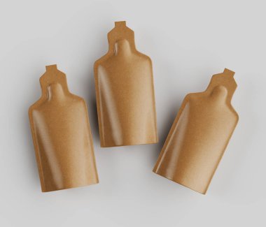 Üç ayrı paket, açık kahverengi, keseye benzer konteynırlar açık gri arka planda tepeden görülebiliyor. Keselerin pürüzsüz, parlak bir yüzeyi ve hafif yansıtıcı bir kalitesi var. Işıklar eşit ve...