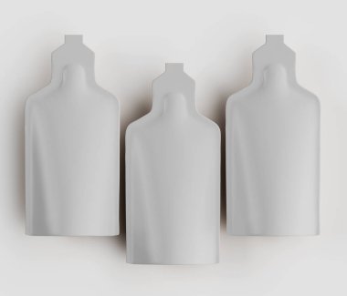 Bir ürünü ambalajlamak için muhtemelen kullanılan üç açık gri kese, açık gri arkaplana karşı yatay bir sıra halinde düzenlenir. Keseler dikdörtgendir ve belirgin bir şekli vardır. Dar bir üst ve biraz daha geniş bir alt vardır. Her kese 