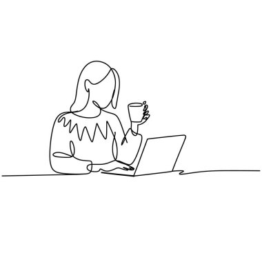 Dizüstü bilgisayarda çalışan ve sürekli çizim yapan kadın.