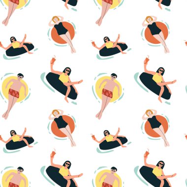 Havuzda dinlenen farklı kadın ve erkeklerin kusursuz desenleri mayo içinde yüzüyor..