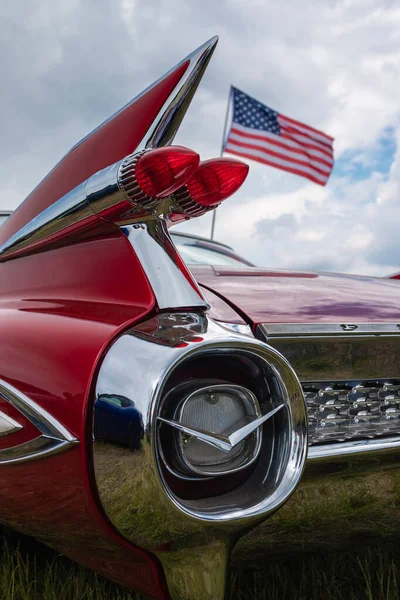 Klasszikus Autó Amerikai Zászlóval Július Ünnep Függetlenség Napja — Stock Fotó