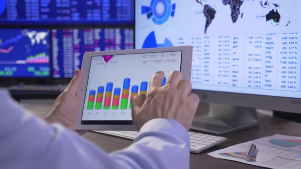 Trader Looking Data Digital Tablet — Stockvideo
