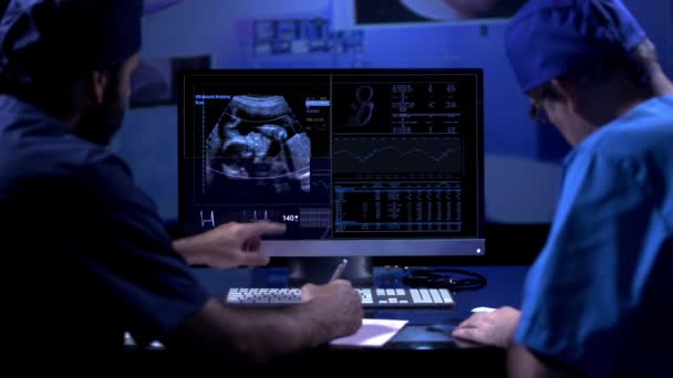 Cirujanos Buscando Ultrasonido Babys — Vídeo de stock