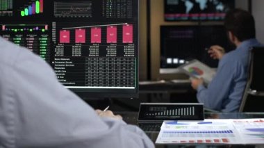 Dijital tablet üzerindeki finans verileri kapat