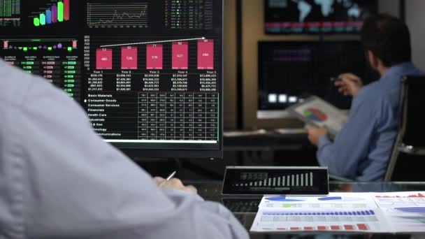 Finance Data Digital Tablet Close — Vídeos de Stock