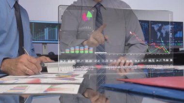 Ofisteki satış sürecini kontrol ediyorum.