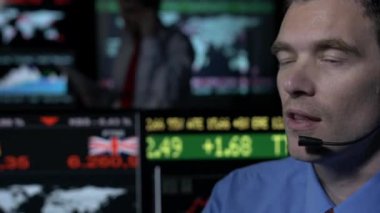  Borsa çevrimiçi operatör iş konsepti
