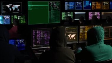 Bilgisayarda hacker yazma kodu