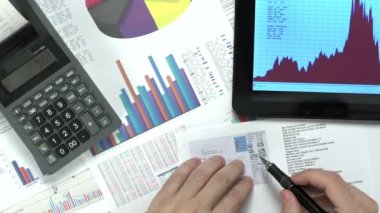 Satış Bilgileri Ekranı, finans verileri analiz ediliyor