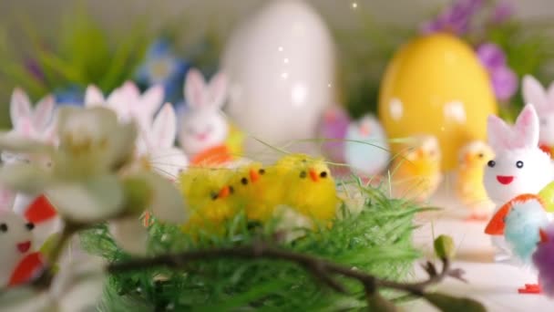 Paskalya Tatili Lkbahar Doğasında Yumurtalar Çiçekler Tavşanlar Piliçlerle Kutlama — Stok video