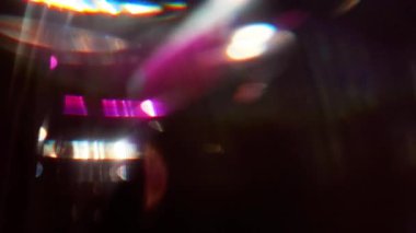 4 Güzel Kamera Bokeh Light Sızıntısı görüntülerinizi taramaya ve videolarınıza ışık efekti yapmaya hazır! Mükemmel görsel sonuçlar elde etmek için Ekle ya da Ekran gibi bir karıştırma kipi kullan!