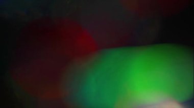 Müzik kulübü rengarenk bir neşe içinde ışıkları bulanıklaştırdı. Harmanlama kipleriyle üstüste koy: ekle ya da ekranla