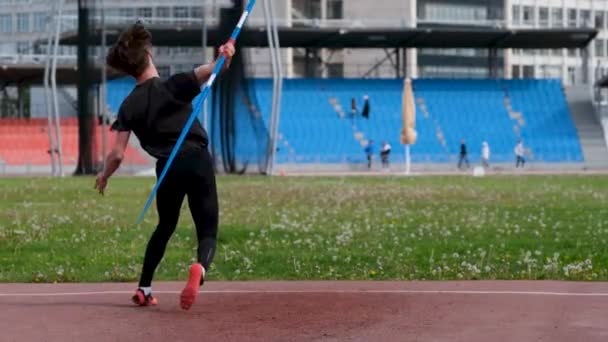 ロシア チェリャビンスク 2022年6月5日 男子はUfdアスレチックチャンピオンシップで1500メートルのレースを走る — ストック動画