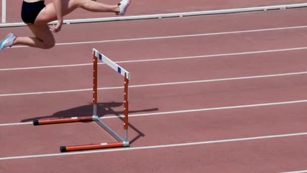 Tscheljabinsk Russland Juni 2022 Athletin Läuft 400 Meter Hürden Bei — Stockvideo