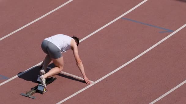 Czelabińsk Rosja Czerwca 2022 Męski Atleta Rozpoczyna Bieg 400 Metrów — Wideo stockowe