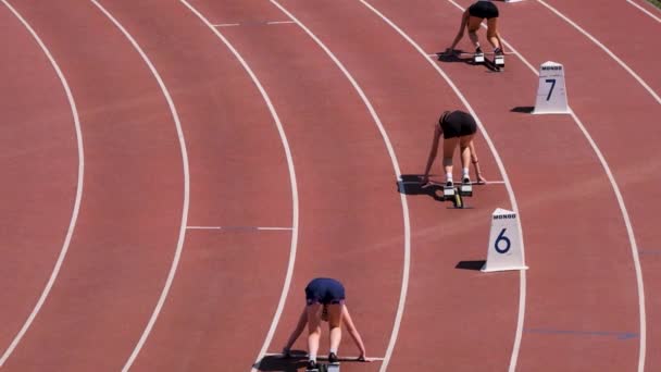Chelyabinsk Russia June 2022 Female Athlete Start Running 400 Meters — Stockvideo
