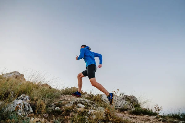 Male Runner Running Uphill Blue Sky Background — 图库照片