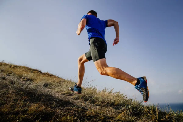 Athlete Runner Run Mountain Trail Sky Background — Stockfoto