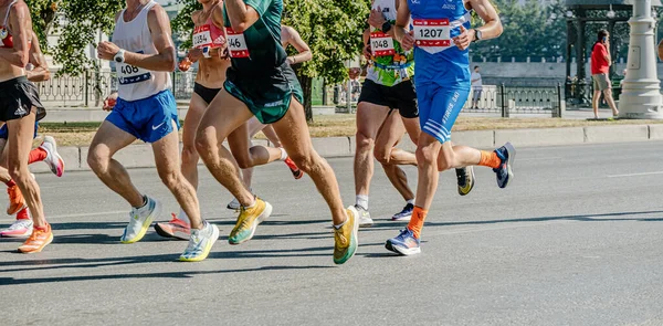 Gruppe Männliche Und Weibliche Läufer Athleten Die Marathon Laufen Laufbekleidung — Stockfoto
