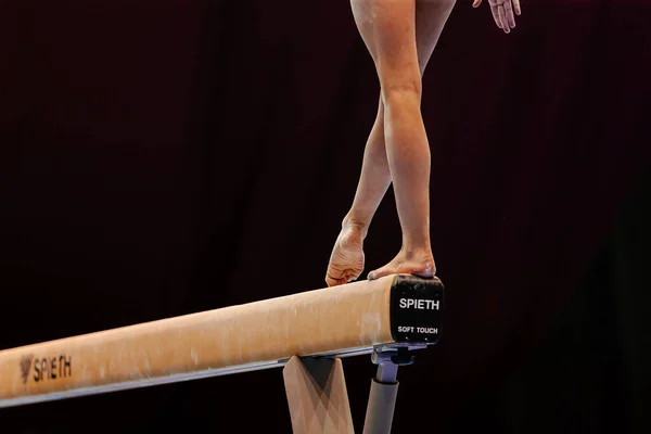 Legs Female Gymnast Performing Exercise Balance Beam Spieth Model Soft — Stock Photo, Image