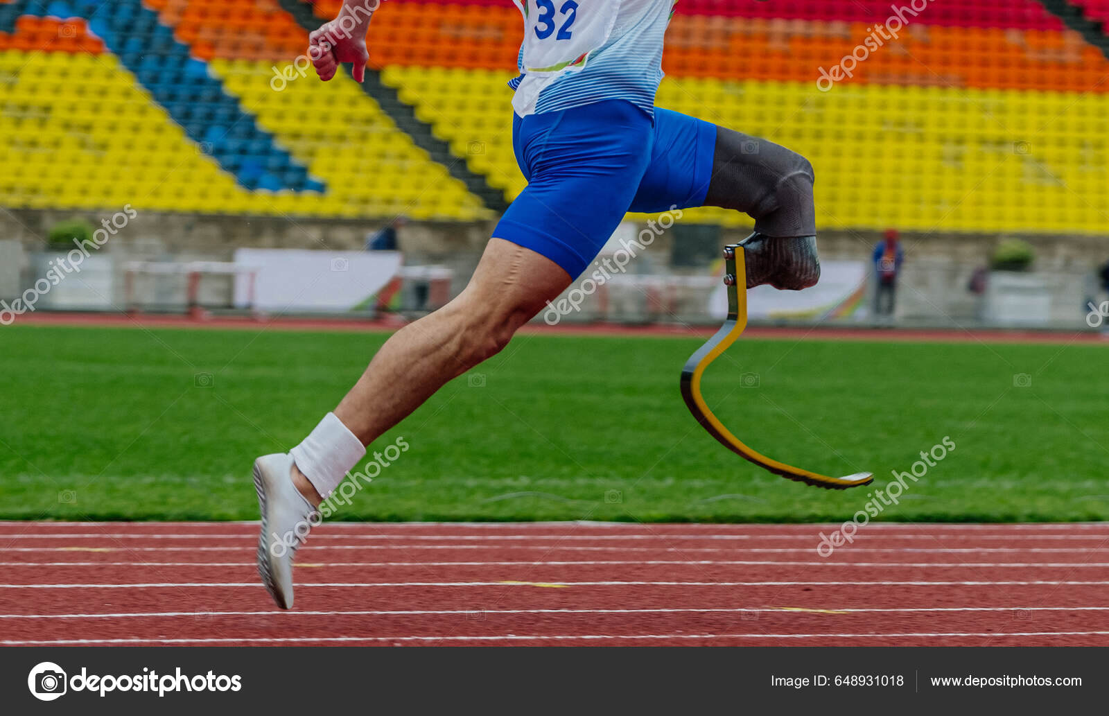 Pessoas com deficiência correndo atleta rápido corredor em