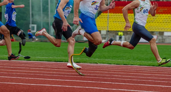 Grupp Manliga Löpare Med Funktionshindrade Idrottare Kör Sprint Para Friidrott — Stockfoto