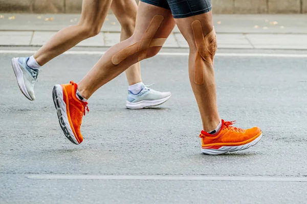 Ben Man Och Kvinna Springa Tillsammans Stad Maraton Ras Manliga — Stockfoto