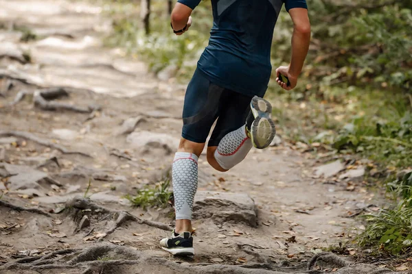 Back Athlete Runner Compression Sleeves His Feet Running Forest Trail — Stock Photo, Image
