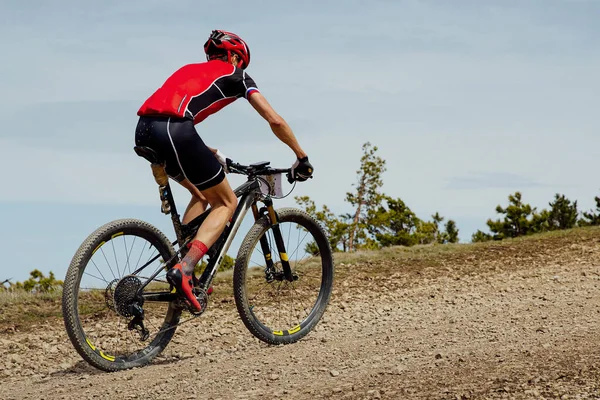 Cross Country Cycling Athlete Cyclist Riding Mountain Bike Uphill Gravel — Stock Photo, Image