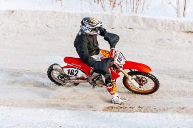 Motokros motosiklet yarışçısı, bisiklet Honda, yüzde yüz gözlük, Gaerne botları.