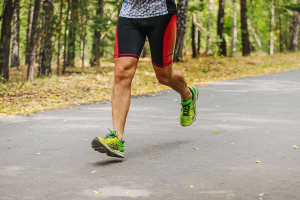 Beine Männlicher Läufer Laufen Marathonlauf Asics Laufschuhen — Stockfoto