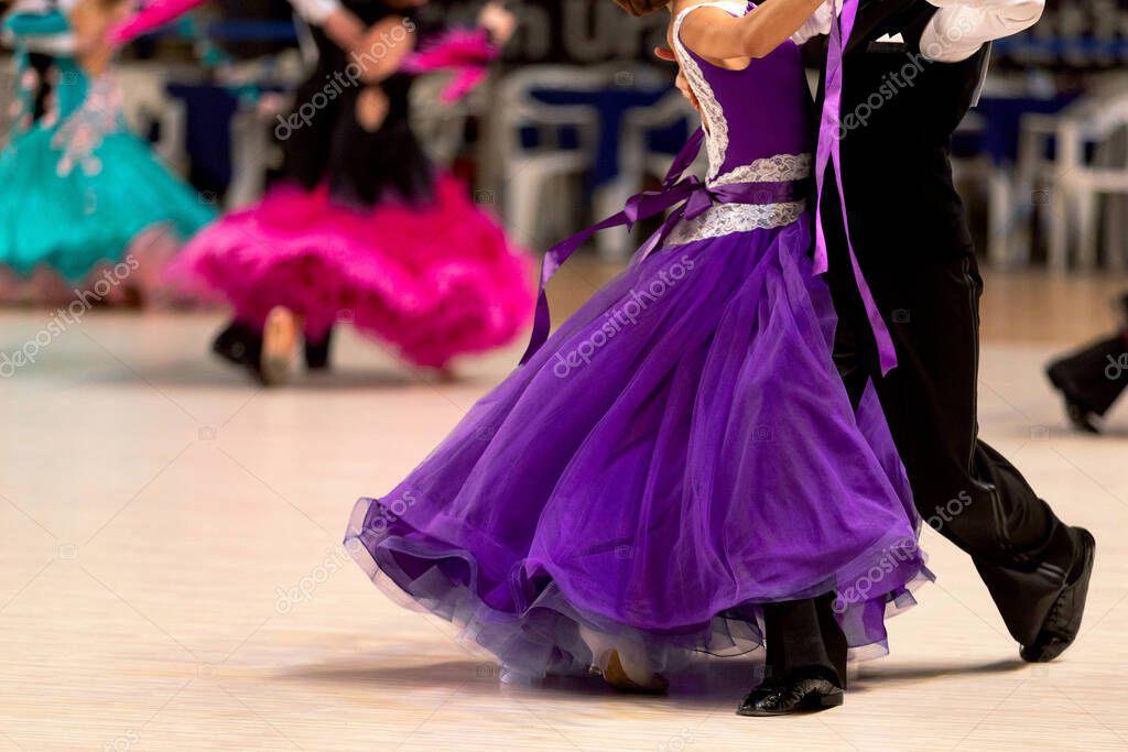 J venes Parejas Bailarines Bailando Vals Competencia Dancesport